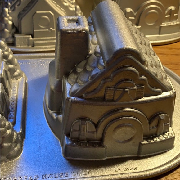 Nordic Ware non-stick Gingerbread/enchanted house - Picture 11 of 16